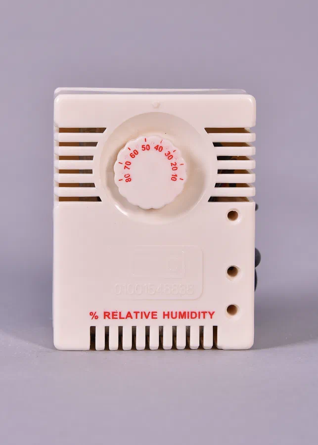 Hygrostat for Switchgear Panels — 10–80 % RH